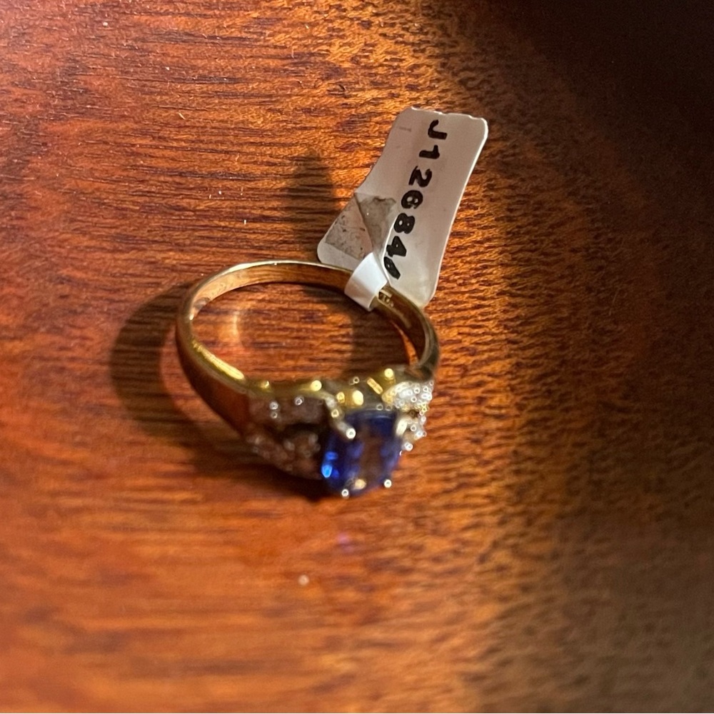 Sapphire Ring - Picture 2 of 3